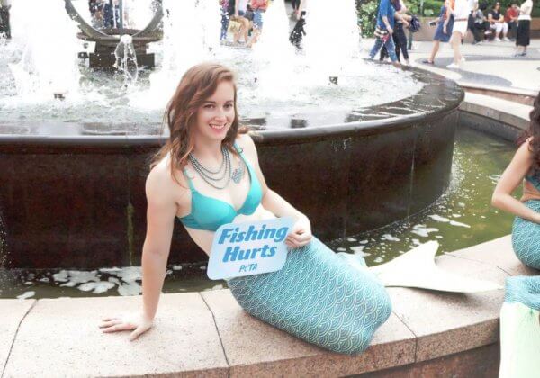 PHOTOS: Sexy ‘Mermaids’ in Macau Stick Up for Fish